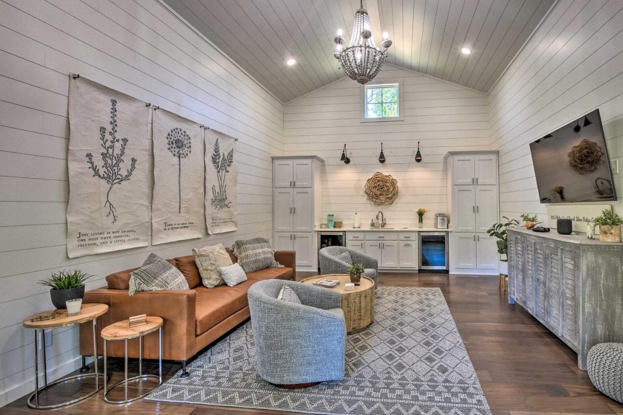Modern Solace In The Mountains * Blue Ridge